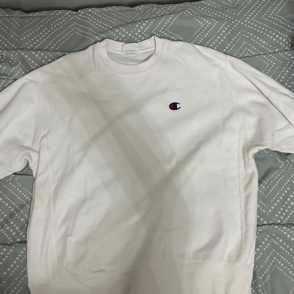 Champion White Crewneck Sweater with Iconic Logo